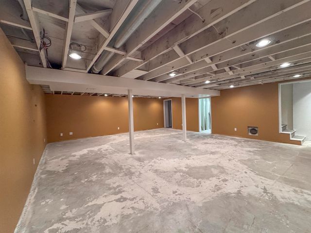 1222 S Lark Ln, Wichita, KS 67209