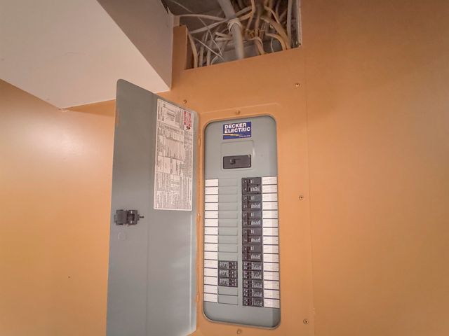 1222 S Lark Ln, Wichita, KS 67209