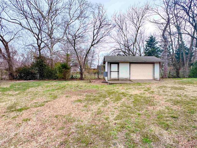 1222 S Lark Ln, Wichita, KS 67209