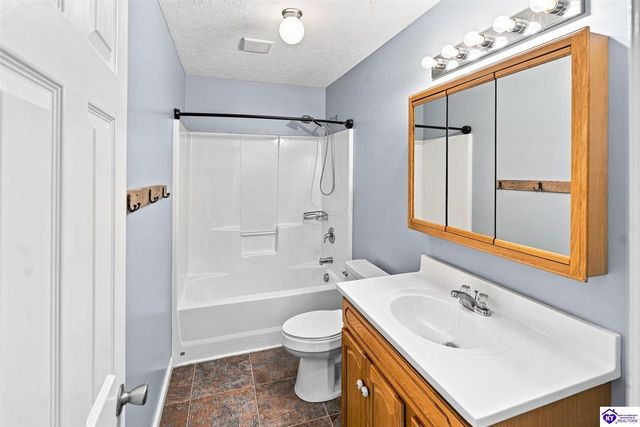239 County Pond Road, Vine Grove, KY 40175