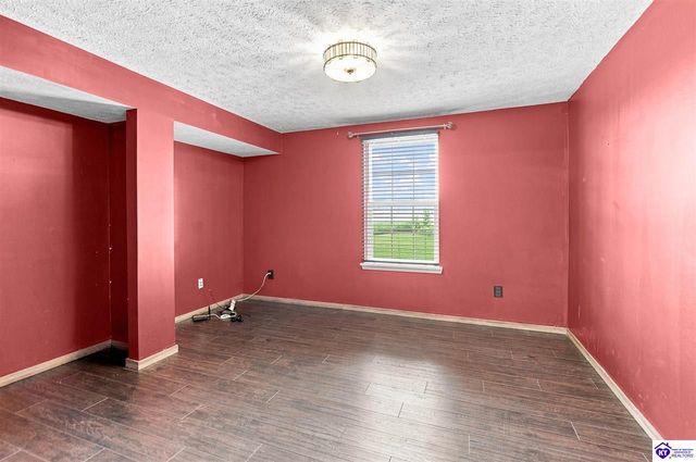 239 County Pond Road, Vine Grove, KY 40175