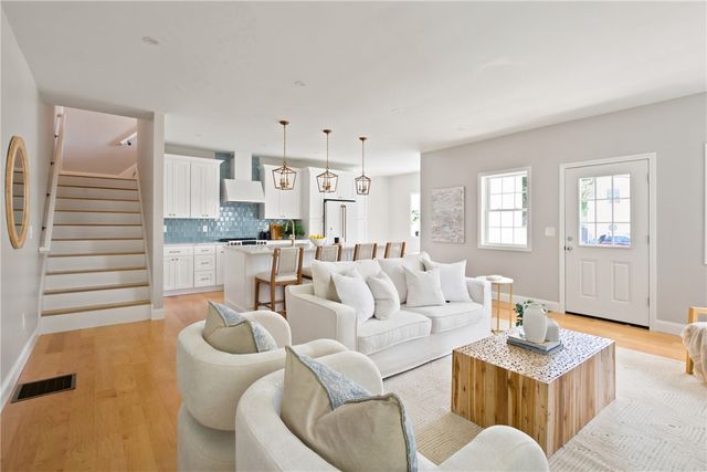 11 Juniper Street, Barrington, RI 02806