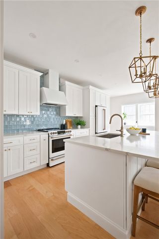 11 Juniper Street, Barrington, RI 02806
