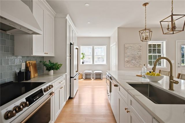 11 Juniper Street, Barrington, RI 02806