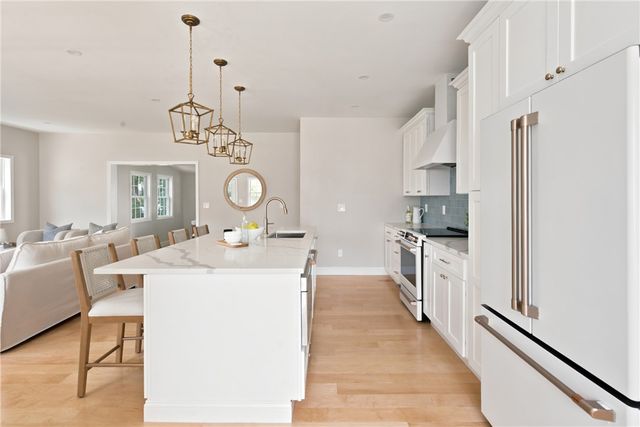 11 Juniper Street, Barrington, RI 02806