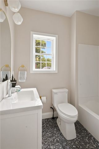 11 Juniper Street, Barrington, RI 02806