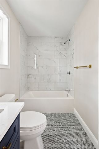11 Juniper Street, Barrington, RI 02806
