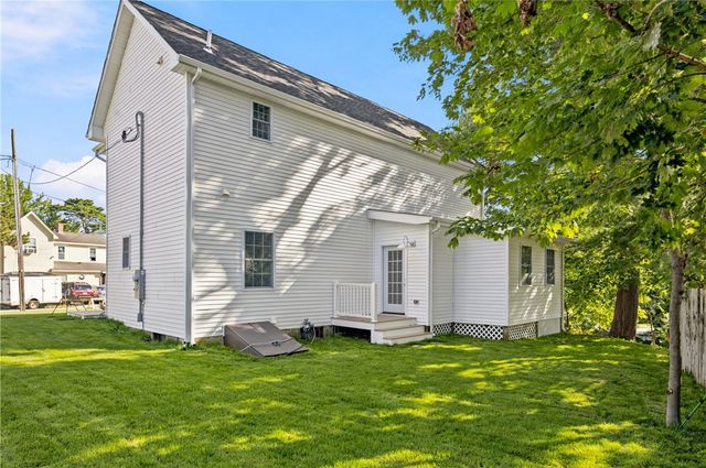 11 Juniper Street, Barrington, RI 02806