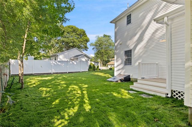 11 Juniper Street, Barrington, RI 02806