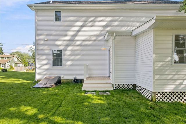 11 Juniper Street, Barrington, RI 02806