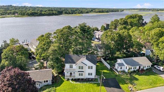 11 Juniper Street, Barrington, RI 02806