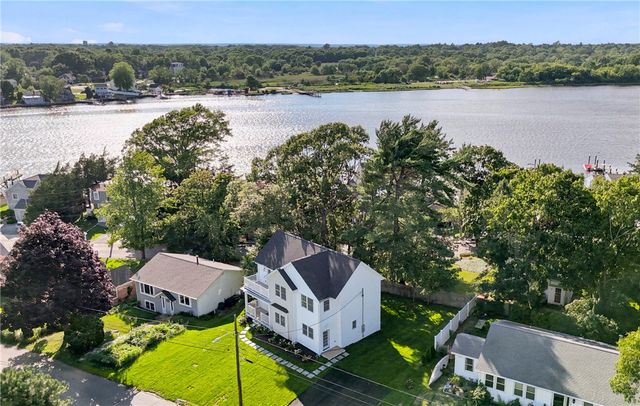 11 Juniper Street, Barrington, RI 02806