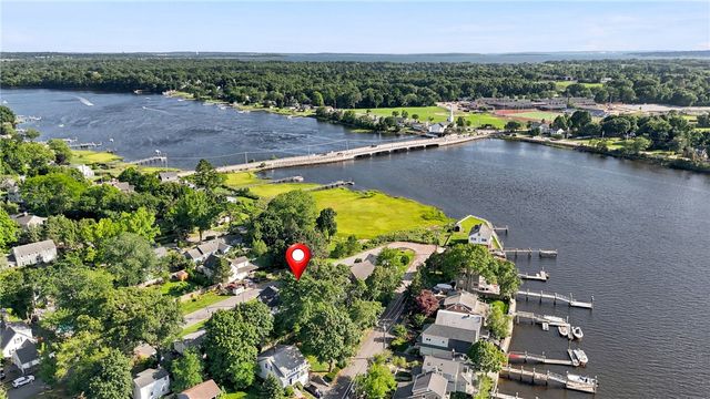 11 Juniper Street, Barrington, RI 02806