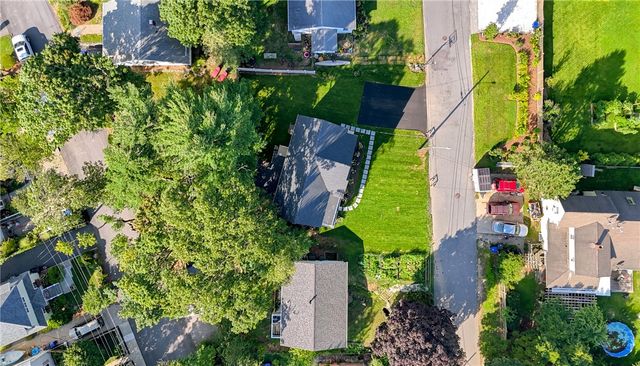 11 Juniper Street, Barrington, RI 02806