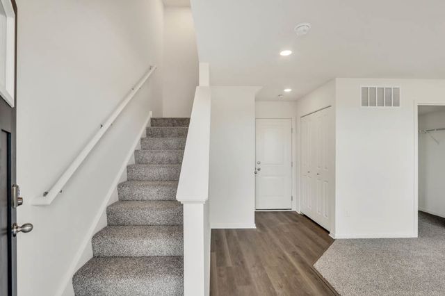 2644 Arrowhead Drive, Pingree Grove, IL 60140