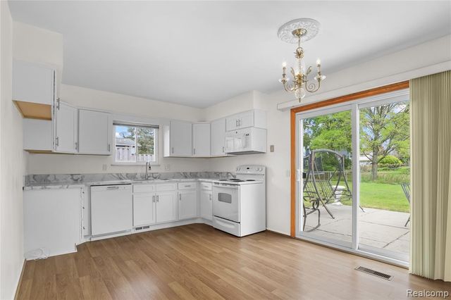 2814 Burgess Hill Drive, Waterford, MI 48329