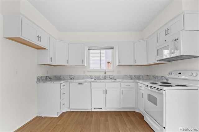 2814 Burgess Hill Drive, Waterford, MI 48329