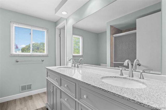 2814 Burgess Hill Drive, Waterford, MI 48329
