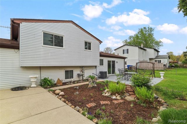 2814 Burgess Hill Drive, Waterford, MI 48329