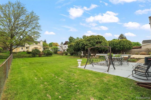 2814 Burgess Hill Drive, Waterford, MI 48329