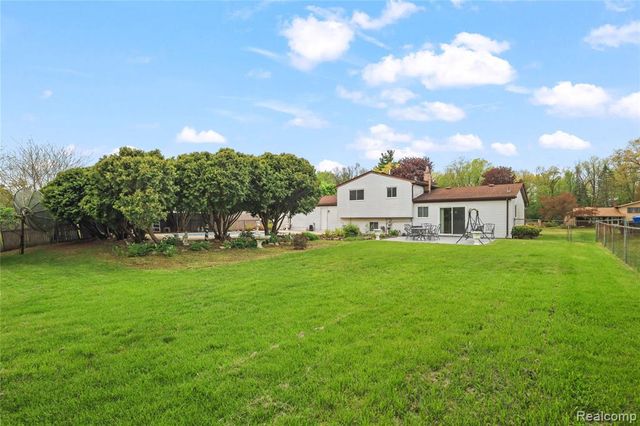 2814 Burgess Hill Drive, Waterford, MI 48329