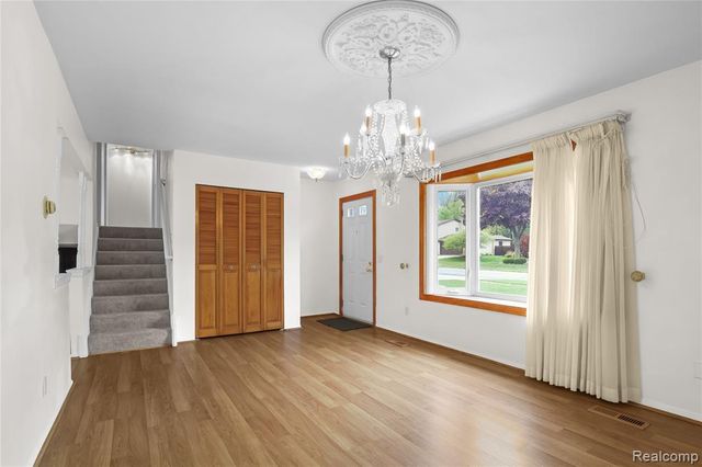 2814 Burgess Hill Drive, Waterford, MI 48329