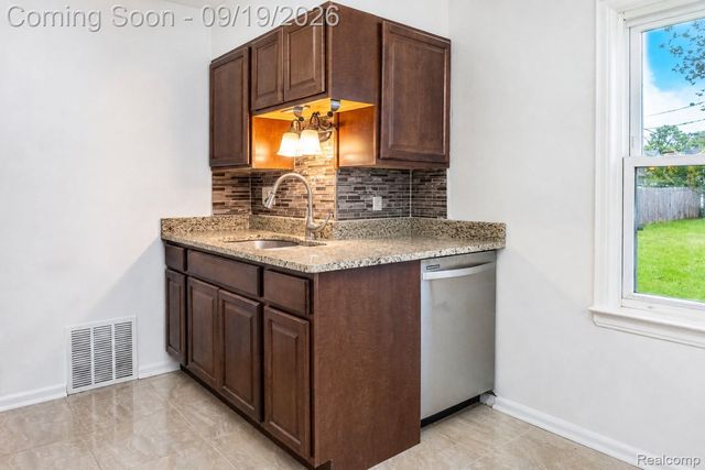 3851 Madison Street, Dearborn, MI 48124
