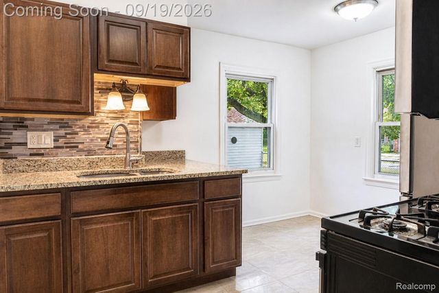 3851 Madison Street, Dearborn, MI 48124