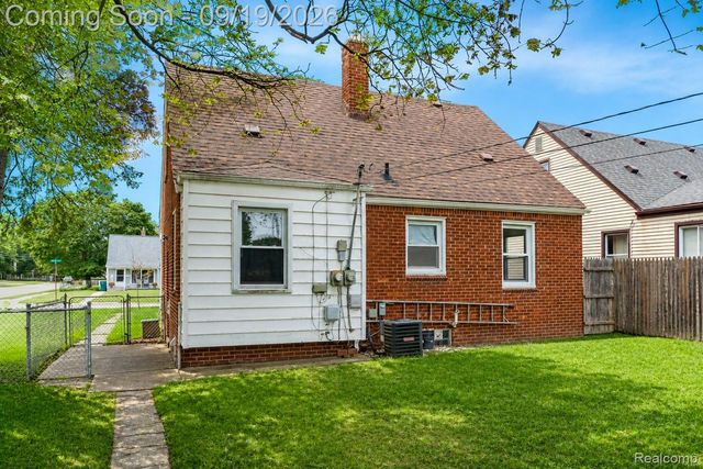 3851 Madison Street, Dearborn, MI 48124