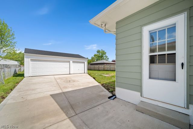 322 Windsor Drive, Elyria, OH 44035