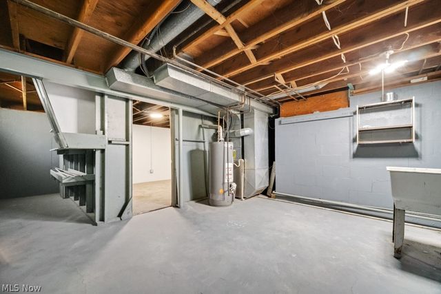 322 Windsor Drive, Elyria, OH 44035