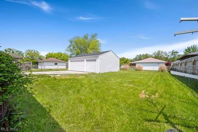 322 Windsor Drive, Elyria, OH 44035