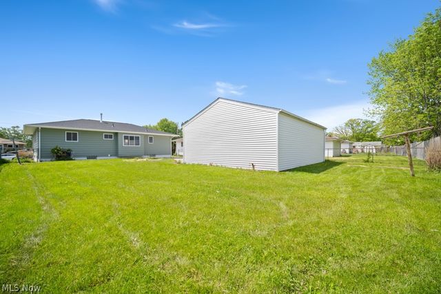 322 Windsor Drive, Elyria, OH 44035