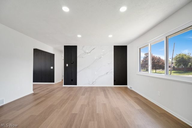 322 Windsor Drive, Elyria, OH 44035