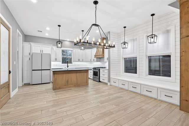 1914 Ebbing Loop, Barling, AR 72923