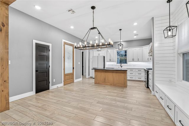 1914 Ebbing Loop, Barling, AR 72923