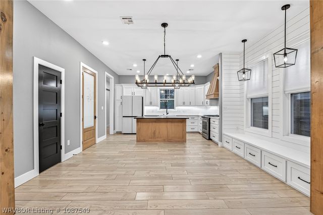 1914 Ebbing Loop, Barling, AR 72923