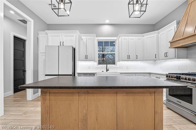 1914 Ebbing Loop, Barling, AR 72923