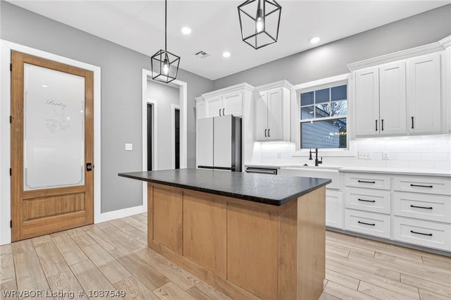 1914 Ebbing Loop, Barling, AR 72923