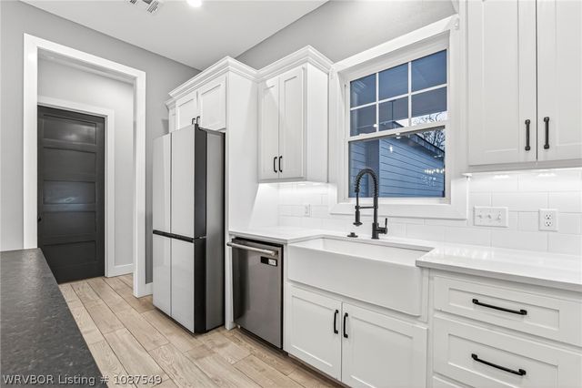 1914 Ebbing Loop, Barling, AR 72923