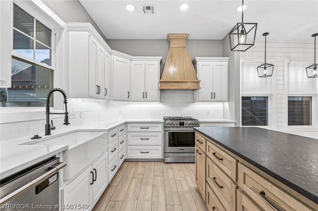 1914 Ebbing Loop, Barling, AR 72923