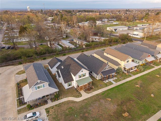 1914 Ebbing Loop, Barling, AR 72923