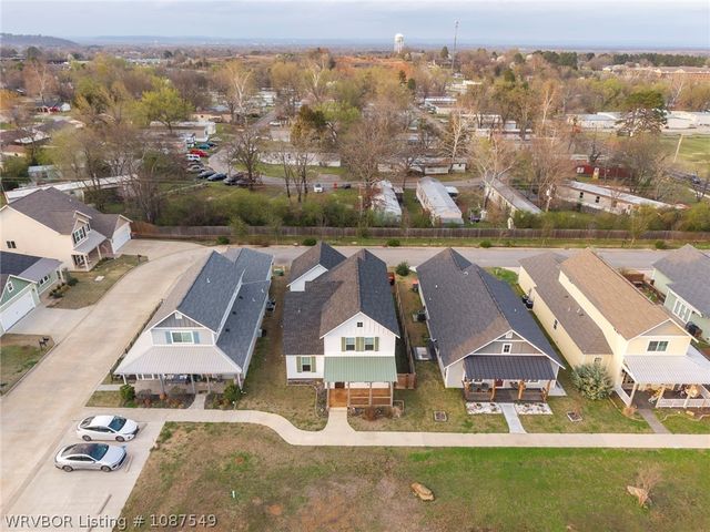 1914 Ebbing Loop, Barling, AR 72923