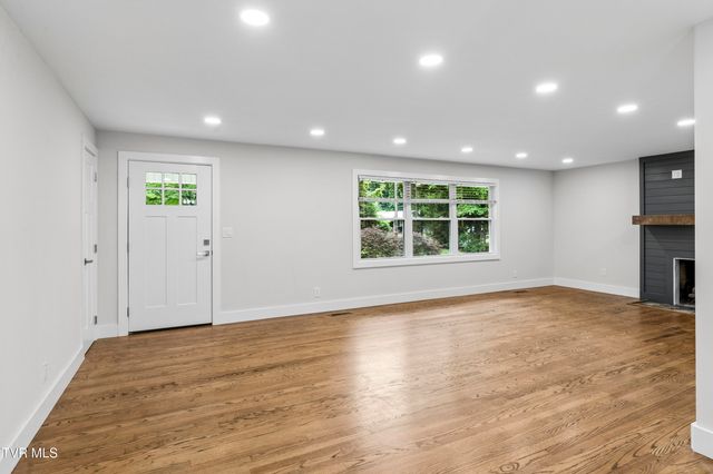 1303 Peterson Place, Johnson City, TN 37601