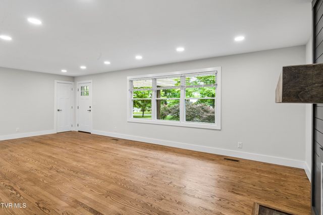 1303 Peterson Place, Johnson City, TN 37601