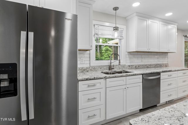 1303 Peterson Place, Johnson City, TN 37601