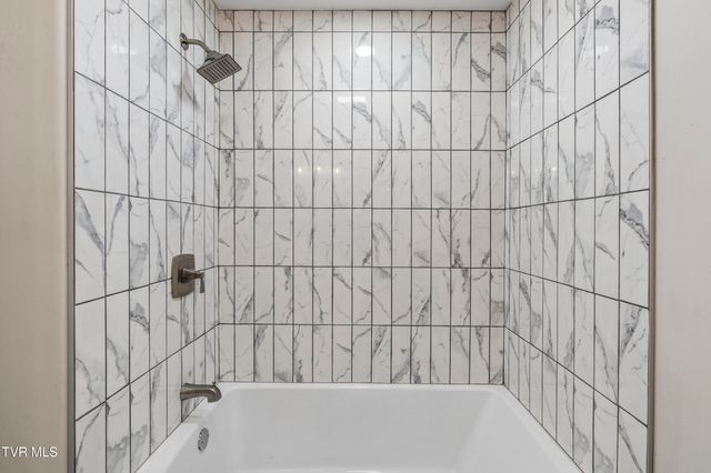 1303 Peterson Place, Johnson City, TN 37601