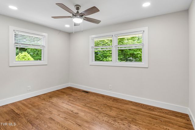 1303 Peterson Place, Johnson City, TN 37601