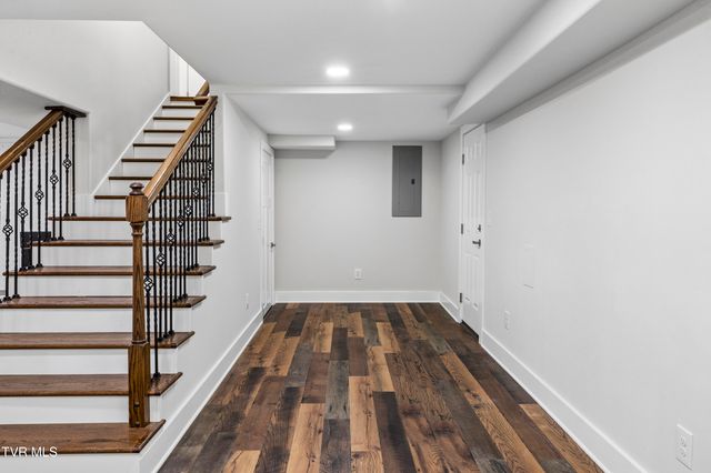 1303 Peterson Place, Johnson City, TN 37601