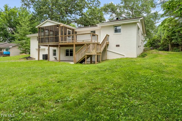 1303 Peterson Place, Johnson City, TN 37601